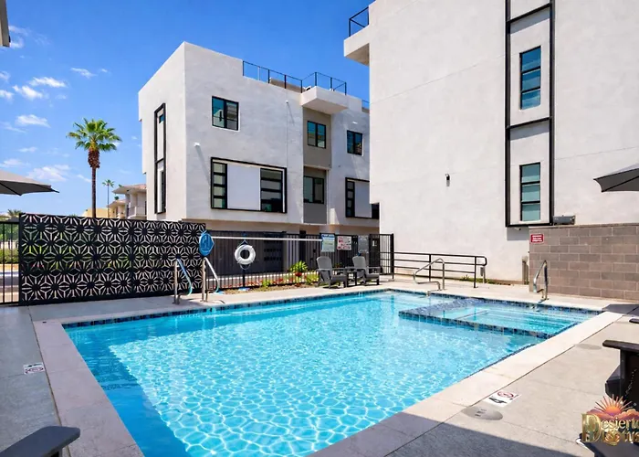 3br With Private Xl Rooftop, 2car Garage, Heated Pool & Hot Tub, Ev L2, 12min To Airport Casa vacanze *